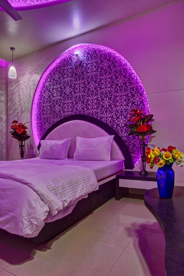 Hotel New Holiday Plaza Nashik Exteriör bild