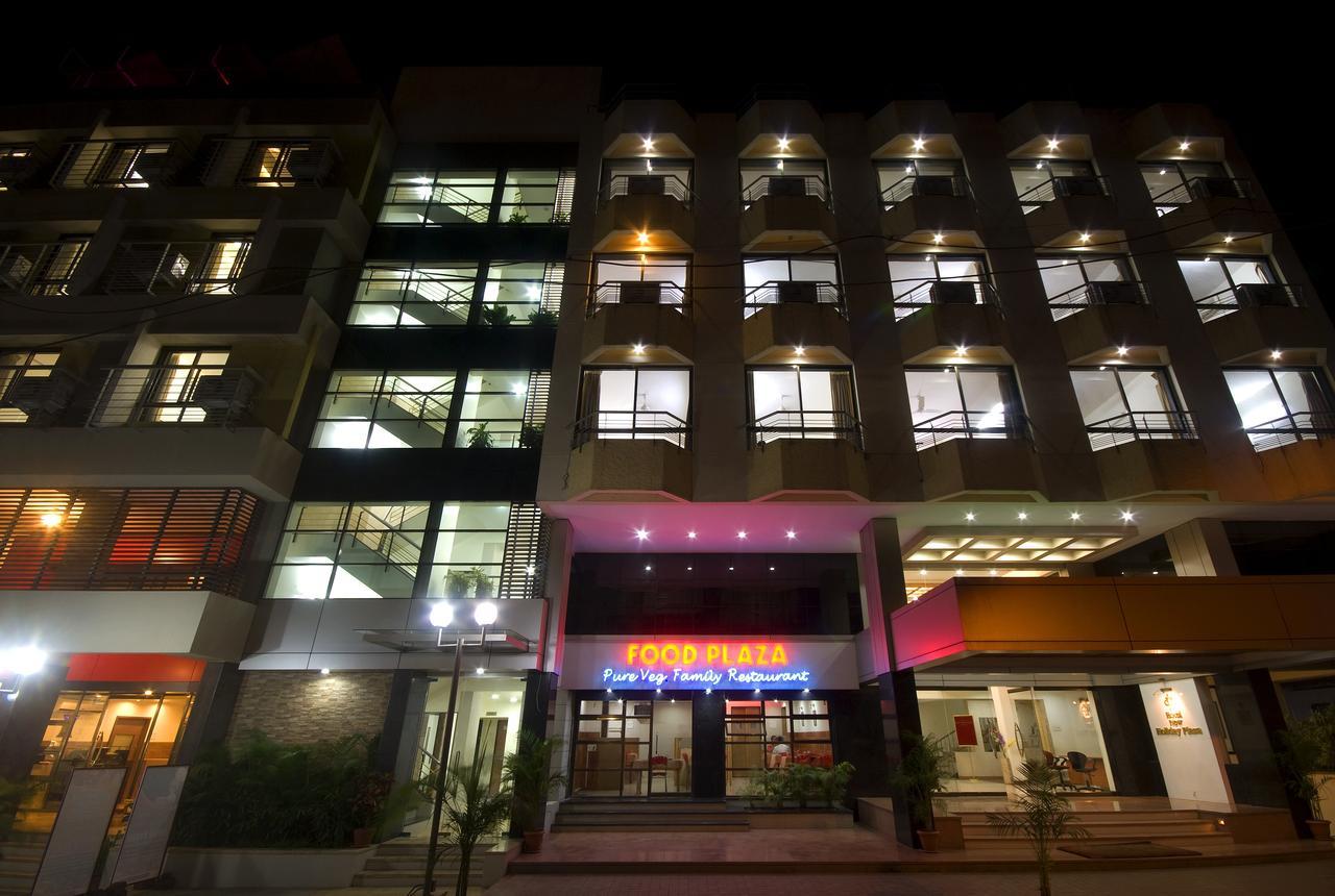 Hotel New Holiday Plaza Nashik Exteriör bild